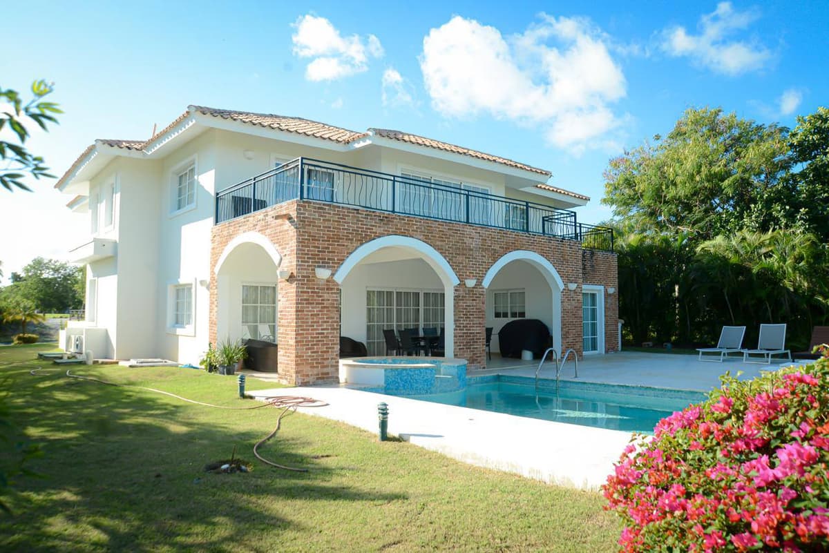 Luxury villa with pool